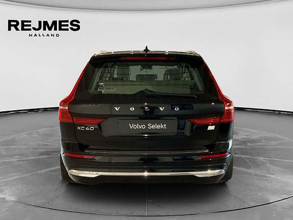 Volvo XC60 8 of 16