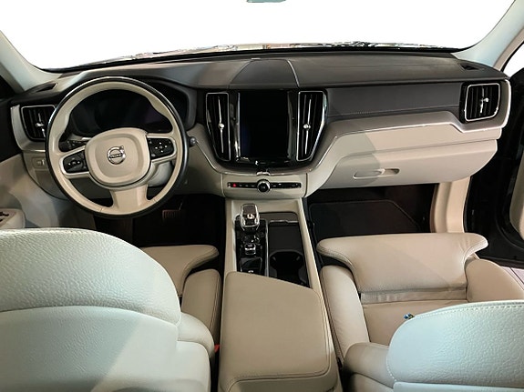 Volvo XC60 6 of 16
