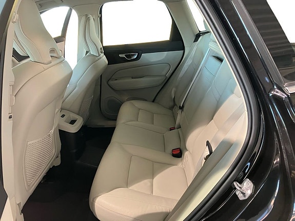 Volvo XC60 7 of 16