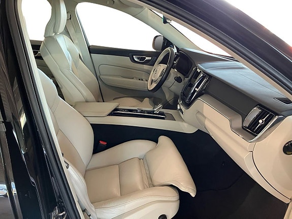 Volvo XC60 5 of 16