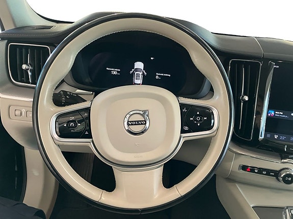 Volvo XC60 11 of 16