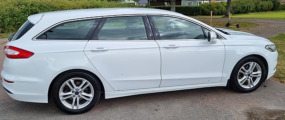 Ford Mondeo 21 of 25