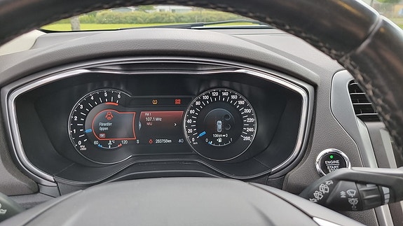 Ford Mondeo 18 of 25