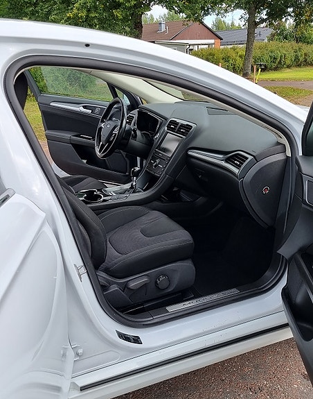 Ford Mondeo 12 of 25