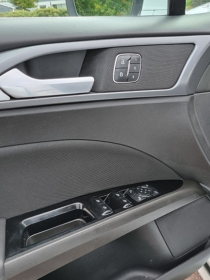 Ford Mondeo 16 of 25