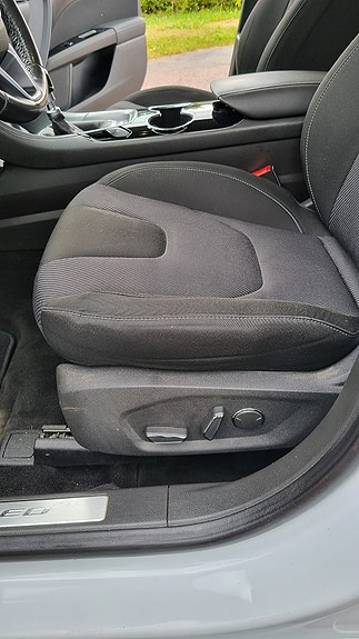 Ford Mondeo 17 of 25