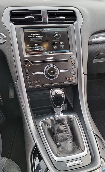 Ford Mondeo 19 of 25