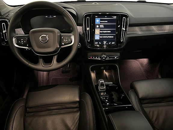 Volvo XC40 6 of 15