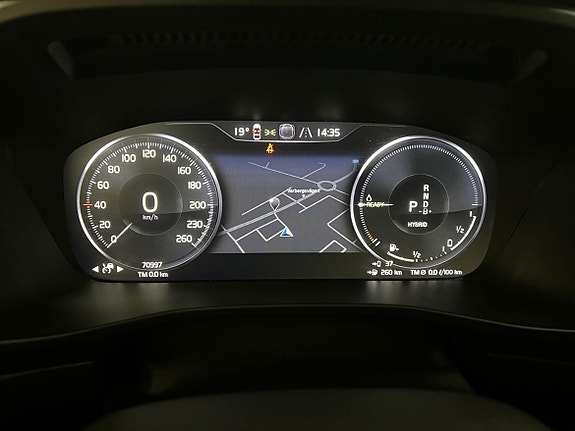 Volvo XC40 12 of 15