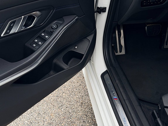 BMW 330e 10 of 19