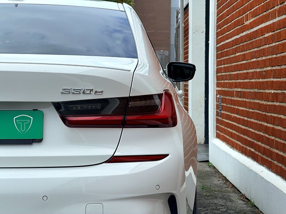 BMW 330e 5 of 19