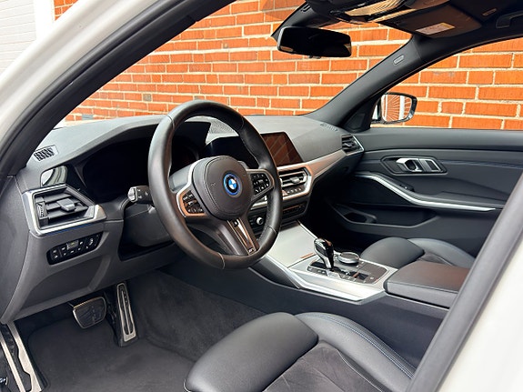 BMW 330e 11 of 19