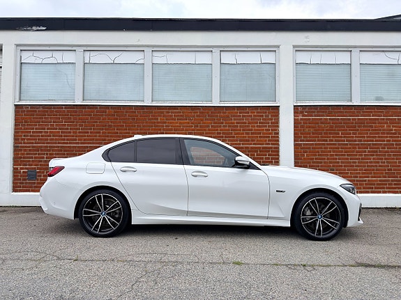 BMW 330e 8 of 19