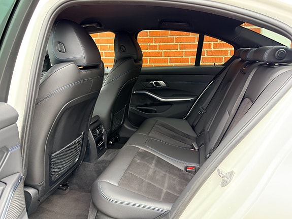 BMW 330e 13 of 19