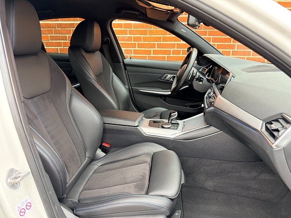 BMW 330e 18 of 19