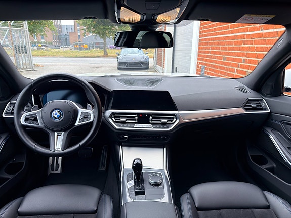 BMW 330e 14 of 19