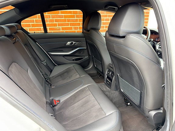 BMW 330e 19 of 19
