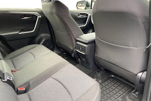 Toyota RAV4 9 of 21