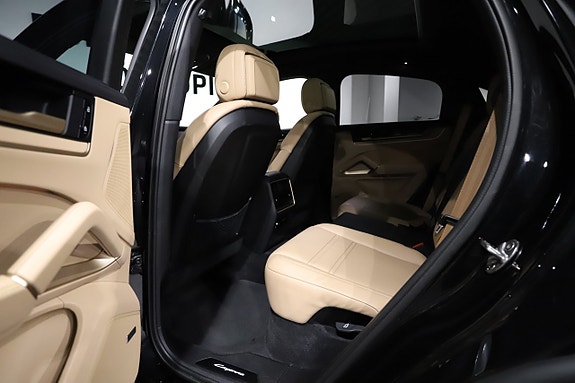 Porsche Cayenne 21 of 25