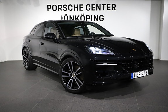 Porsche Cayenne 3 of 25