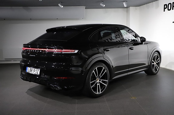 Porsche Cayenne 8 of 25