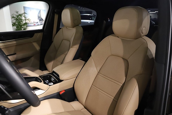 Porsche Cayenne 12 of 25