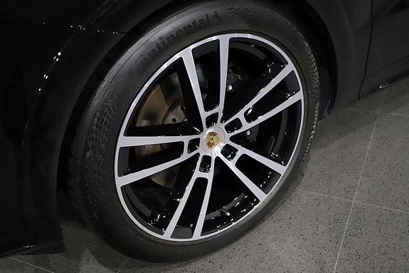 Porsche Cayenne 9 of 25