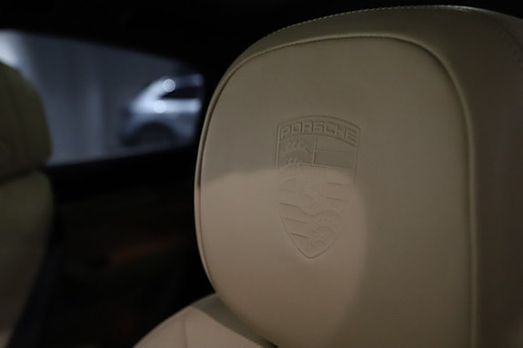 Porsche Cayenne 14 of 25