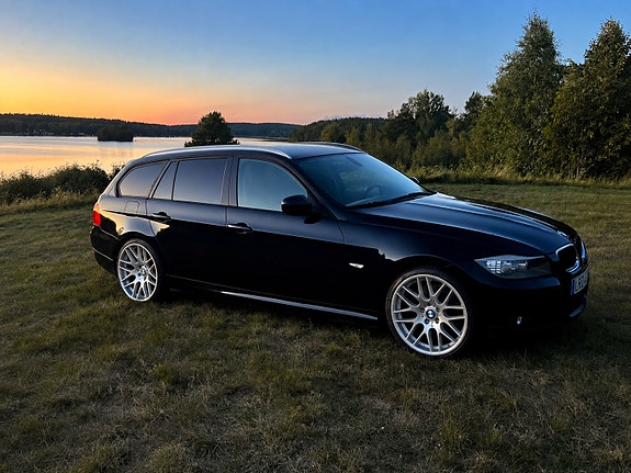 BMW 320d 2 of 7