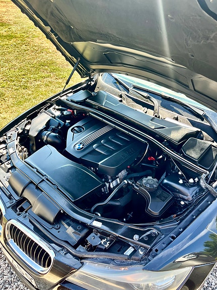 BMW 320d 3 of 7