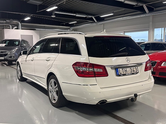 Mercedes-Benz E250 4 of 9
