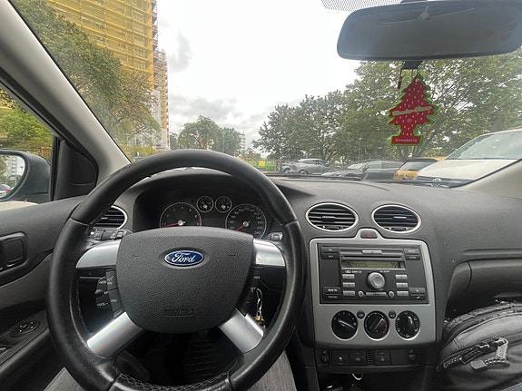 Ford Focus 2 of 6