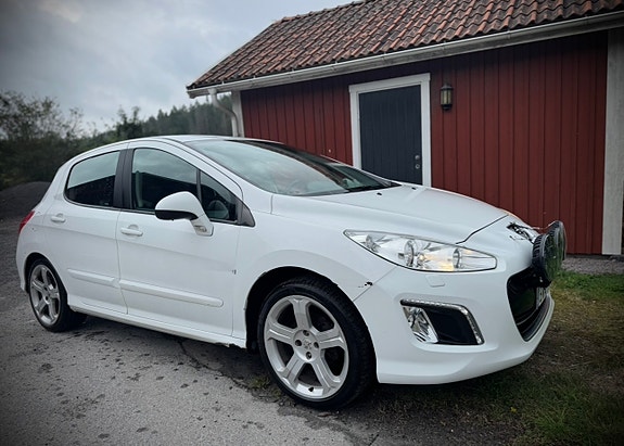 Peugeot 308 2 of 7