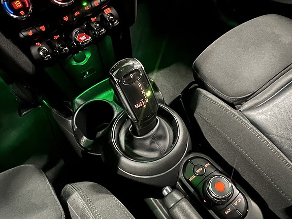 MINI Cooper 17 of 22