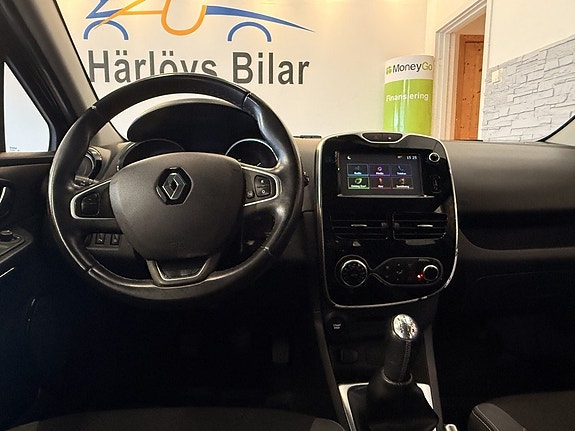Renault Clio 18 of 18