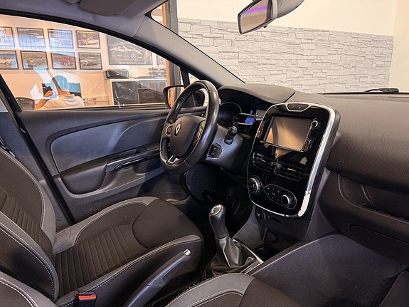 Renault Clio 13 of 18