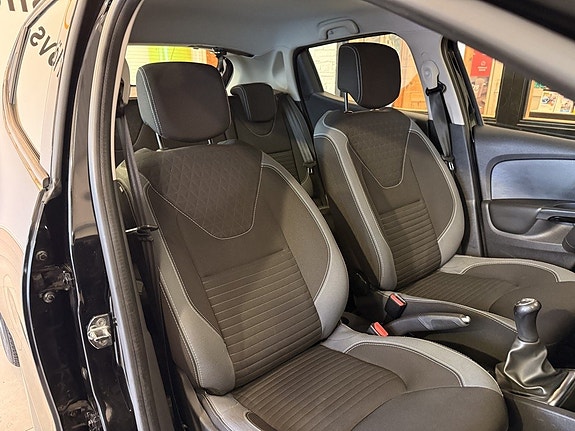 Renault Clio 14 of 18