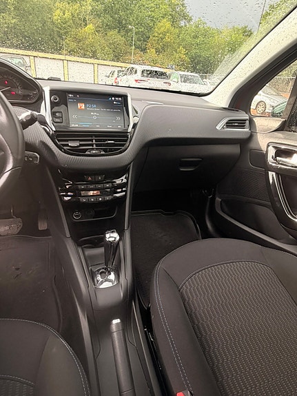 Peugeot 208 16 of 16