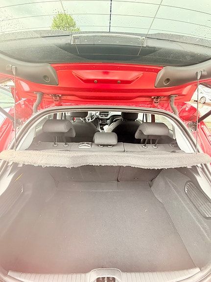 Peugeot 208 4 of 16