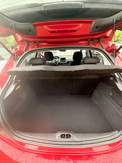 Peugeot 208 7 of 16
