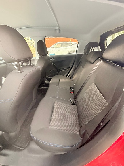 Peugeot 208 9 of 16