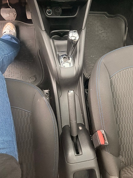 Peugeot 208 14 of 16