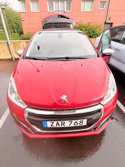 Peugeot 208 12 of 16