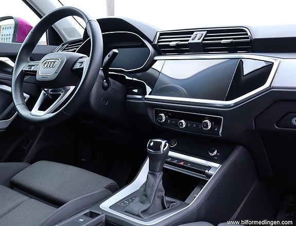Audi Q3 8 of 22