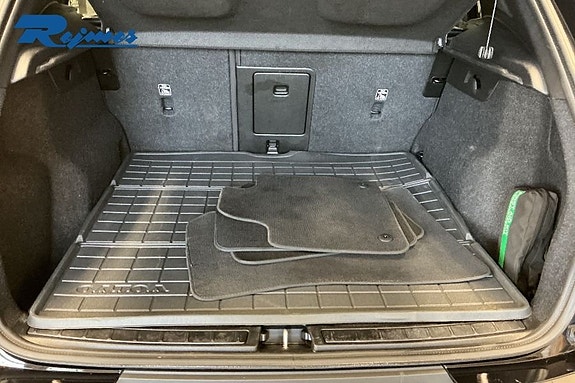 Volvo EX40 14 of 18