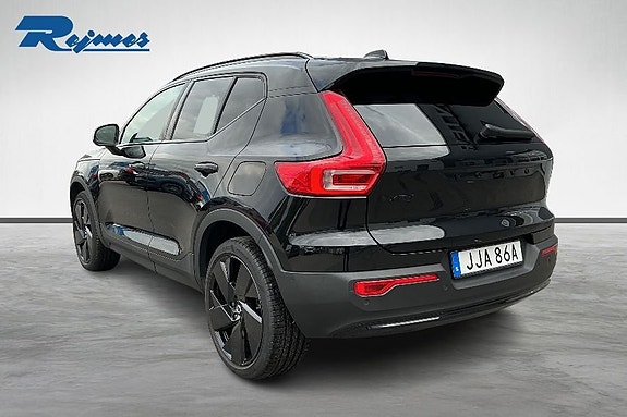 Volvo EX40 2 of 18