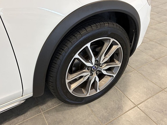 Volvo V60 Cross Country 3 of 20