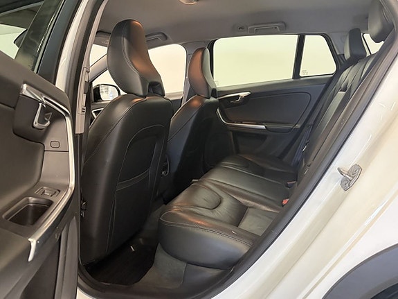 Volvo V60 Cross Country 10 of 20