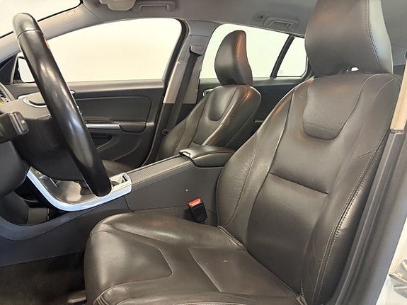 Volvo V60 Cross Country 8 of 20