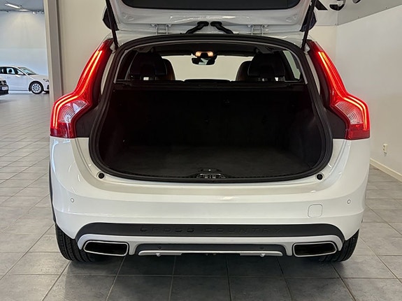 Volvo V60 Cross Country 5 of 20